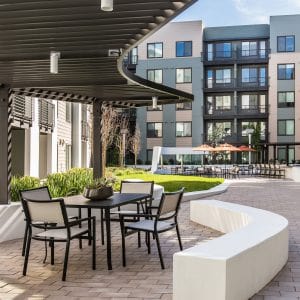 The Pierce: Outdoor Seating